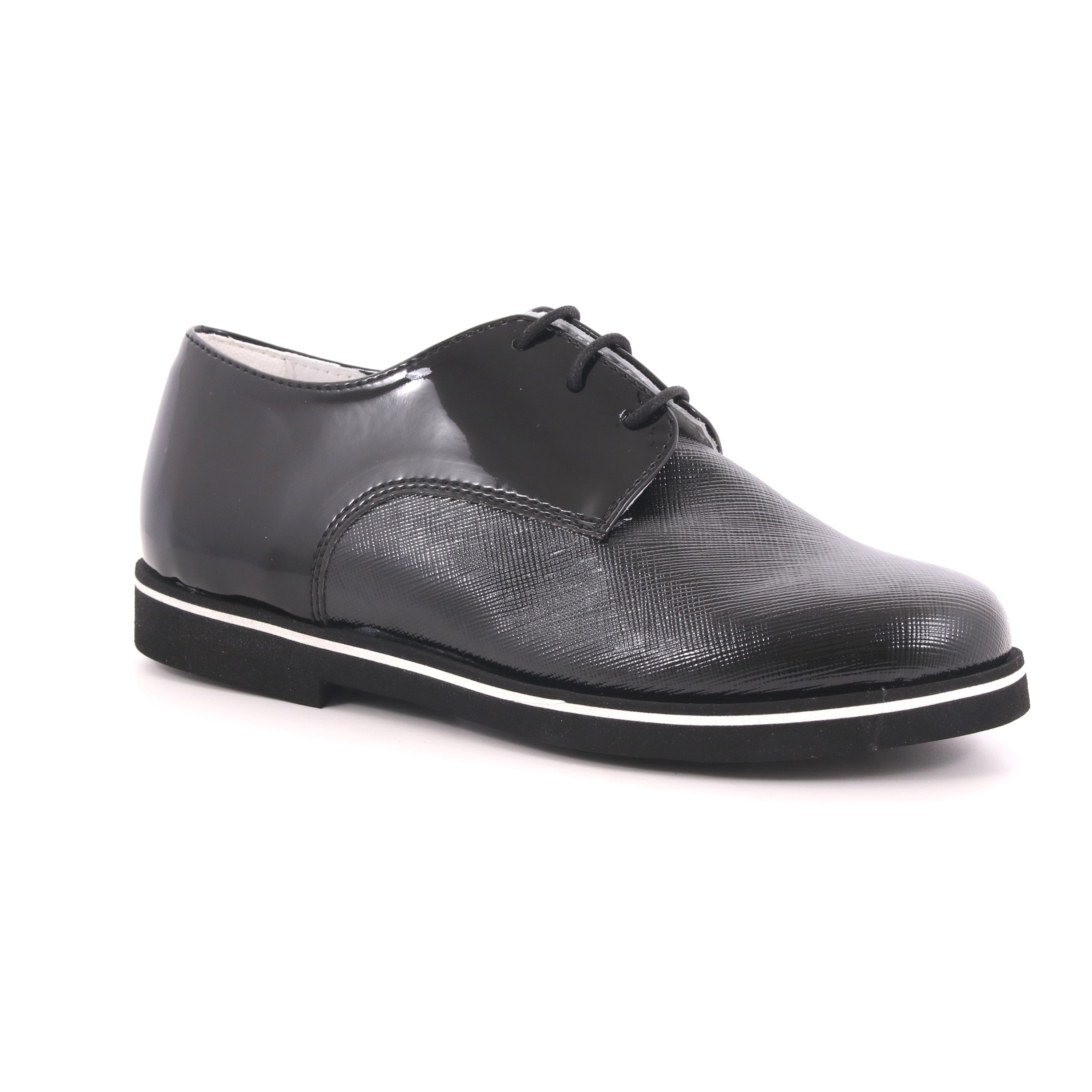 SCARPA ALLACCIATA VERNICE NERO