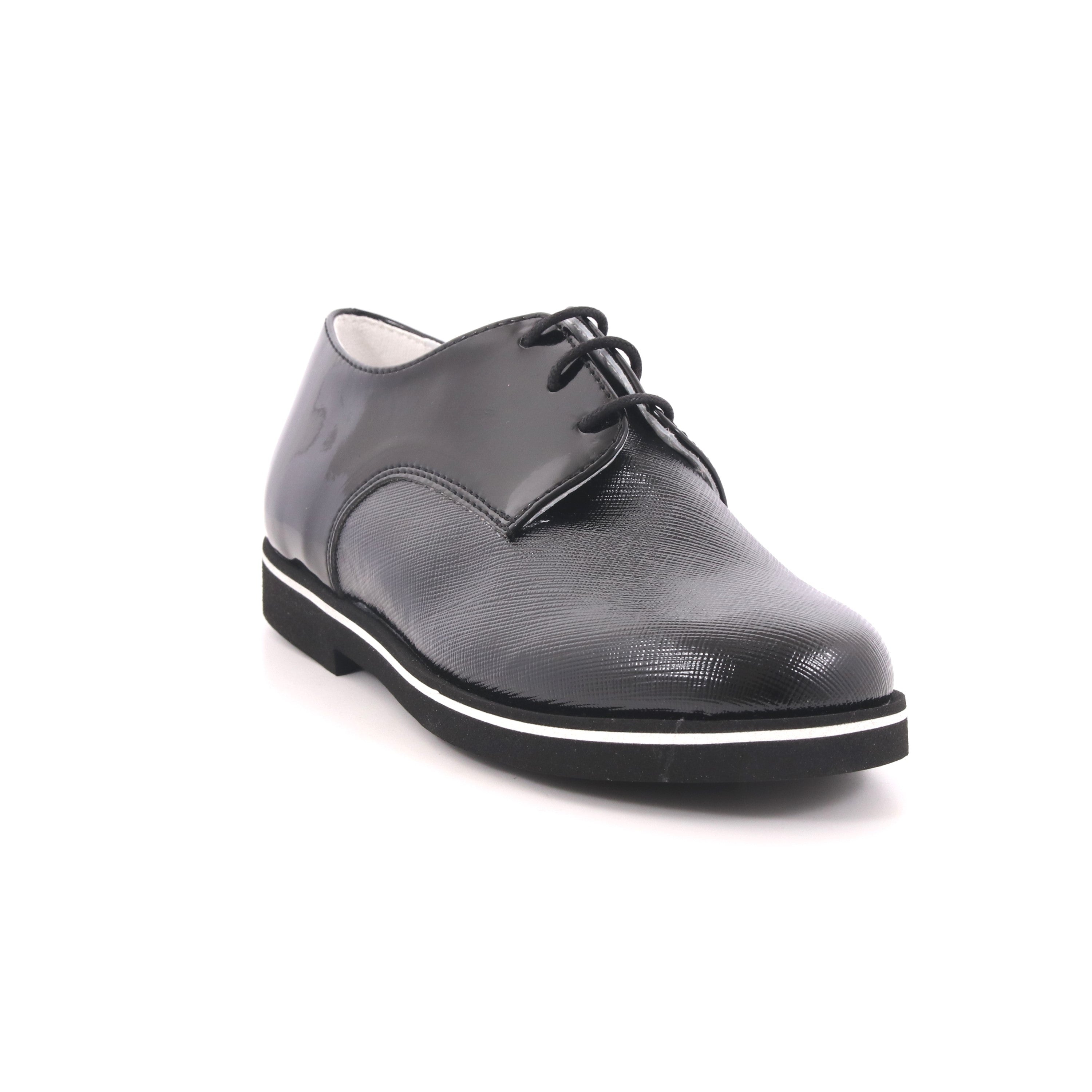 SCARPA ALLACCIATA VERNICE NERO