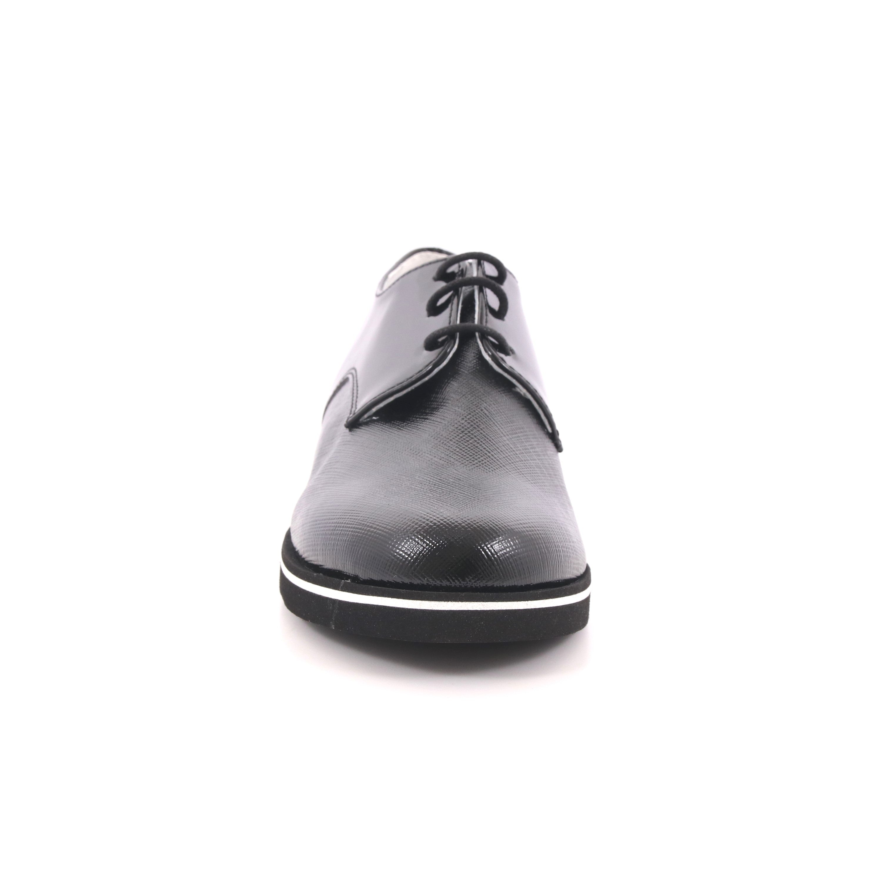 SCARPA ALLACCIATA VERNICE NERO