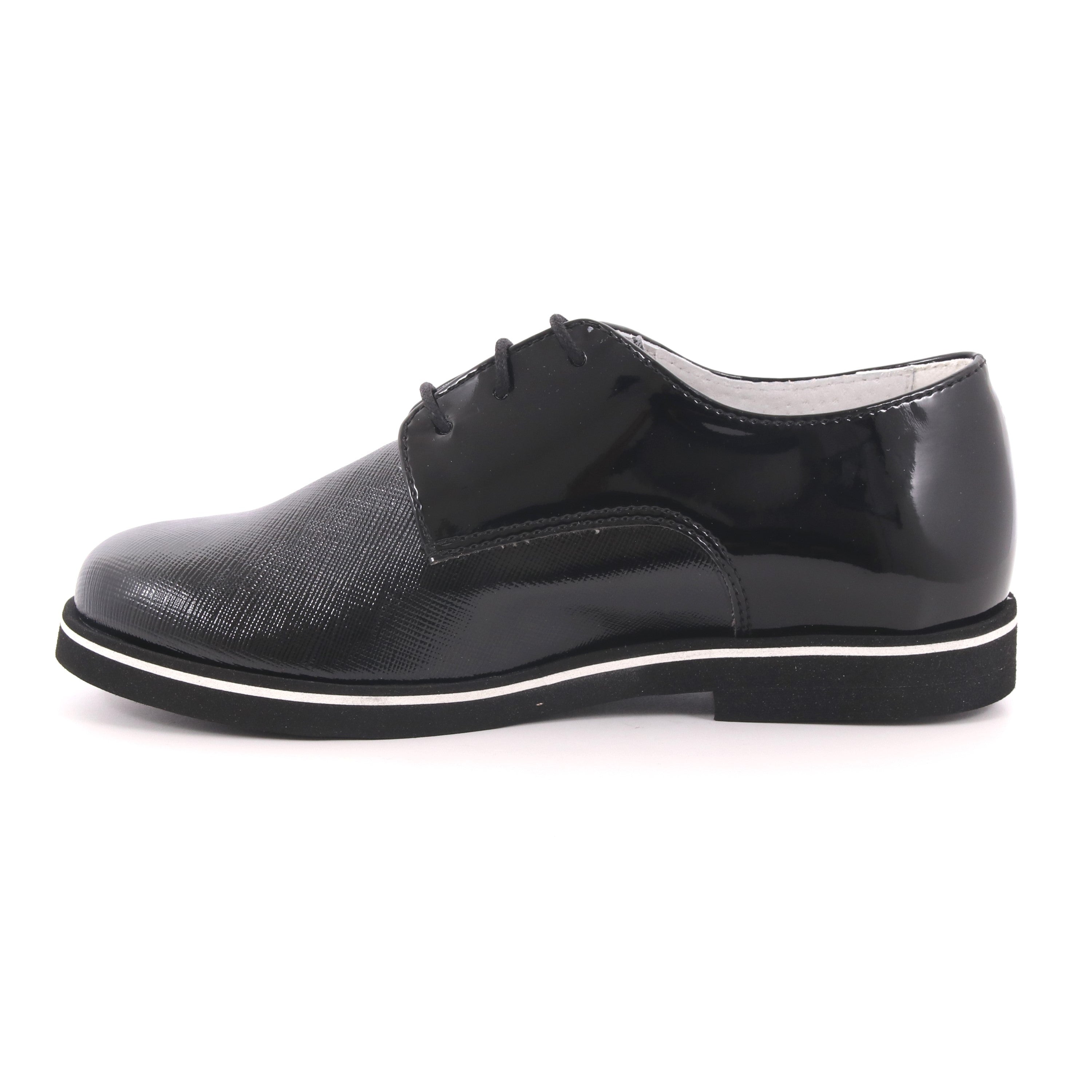 SCARPA ALLACCIATA VERNICE NERO